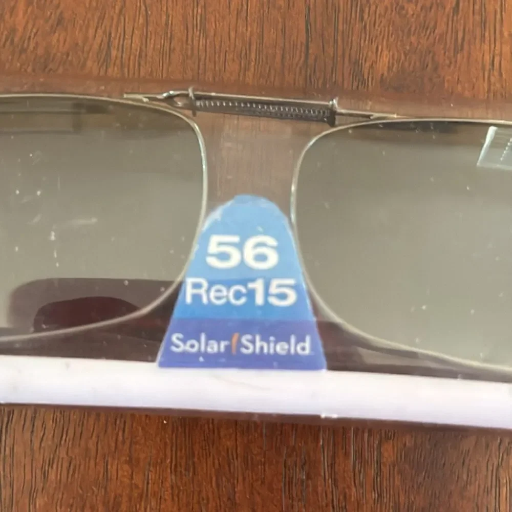 🔥FREE WITH PURCHASE 🔥 Clip on sunglasses